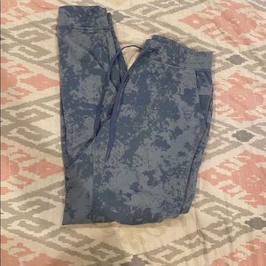 Lululemon joggers size small in men’s